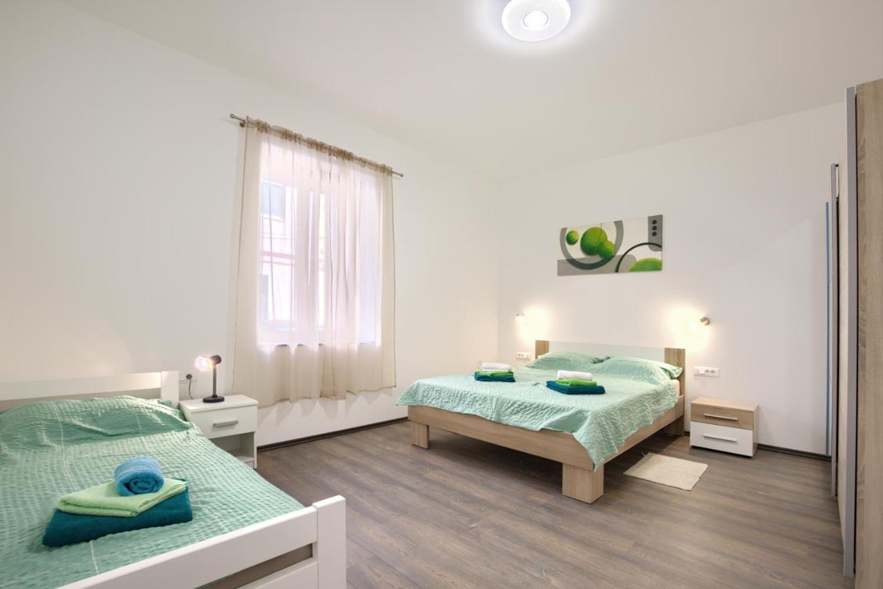 Amphitheater 3+2 Modern Apartment With Terrace, Wifi, Netflix Пула Екстер'єр фото