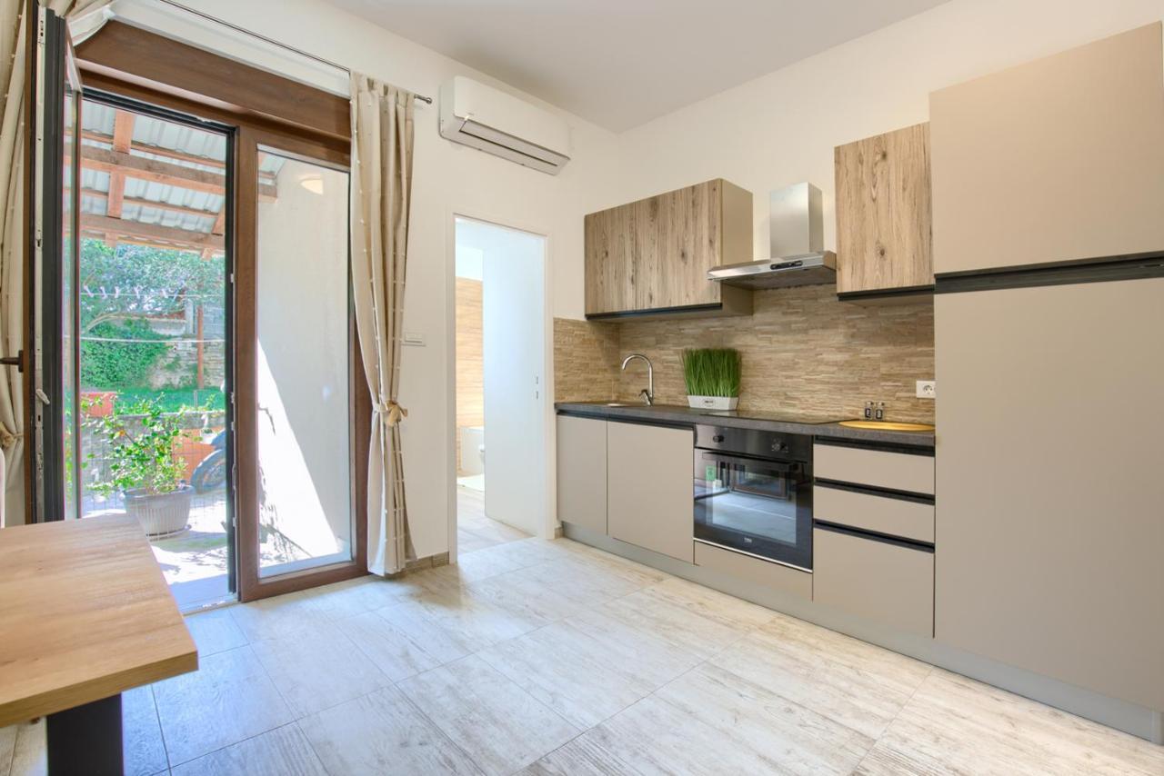 Amphitheater 3+2 Modern Apartment With Terrace, Wifi, Netflix Пула Екстер'єр фото