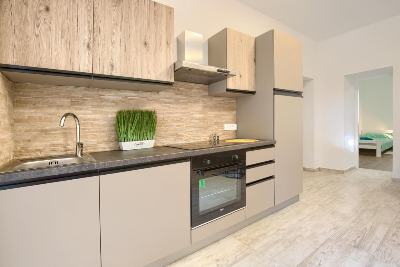 Amphitheater 3+2 Modern Apartment With Terrace, Wifi, Netflix Пула Екстер'єр фото